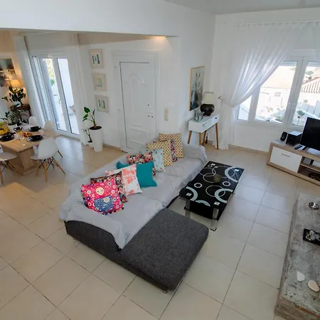 בית נופש Dimitra's House With Private Pool