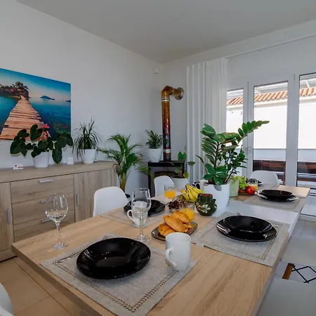 בית נופש Dimitra's House With Private Pool *
