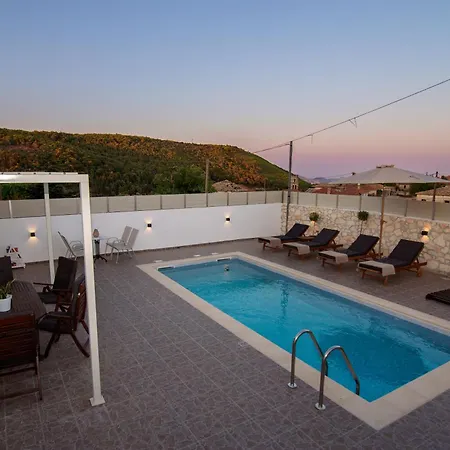 Dimitra's House With Private Pool בית נופש *