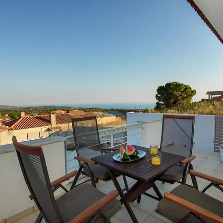 בית נופש Dimitra's House With Private Pool