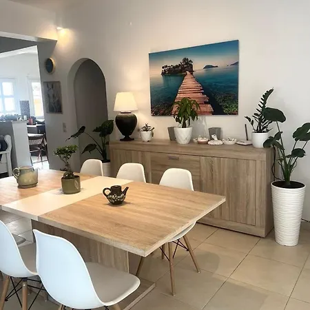 Dimitras House Holiday home