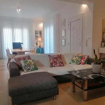 Dimitras House Holiday home