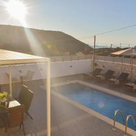 Dimitras House Holiday home *