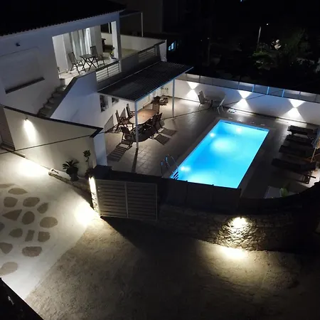 Dimitras House Holiday home *
